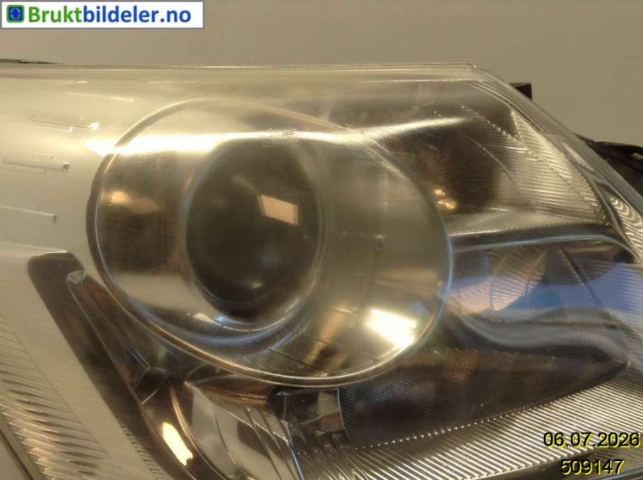 Frontlykt høyre halogen til Toyota Avensis 2009-2015 (Type III, Fase 1) (TOYOTA|8113005310||8113005312)