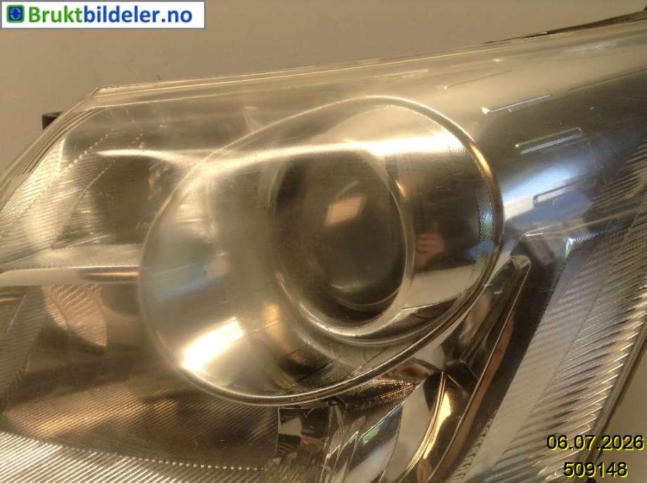 Frontlykt venstre halogen til Toyota Avensis 2009-2015 (Type III, Fase 1)  (TOYOTA|8117005310||8117005311)