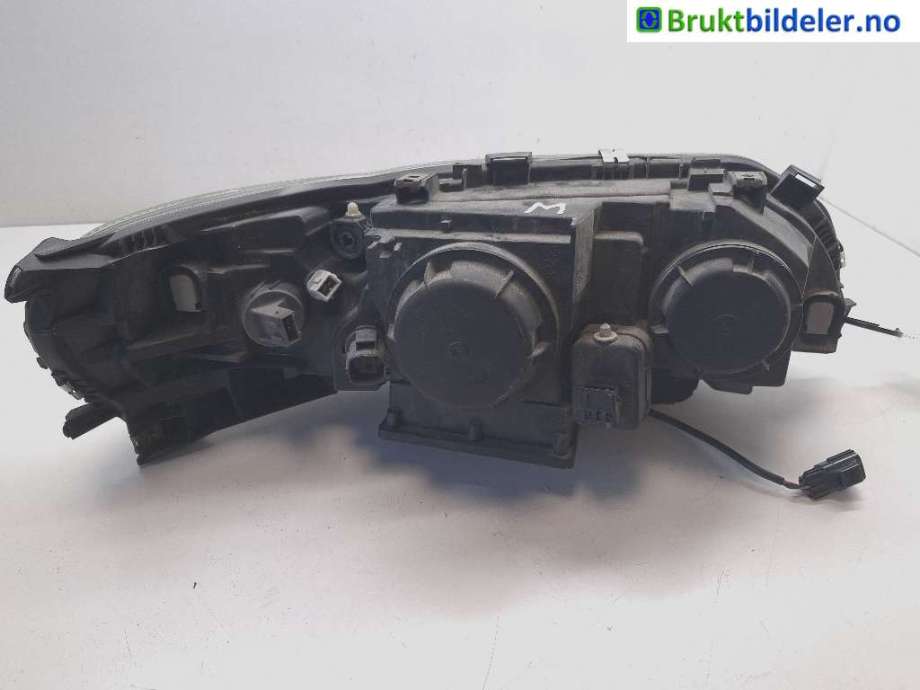 Frontlykt venstre xenon til Volvo XC70 2001-2004 (Type I, Fase 1) (VOLVO|30655905|)