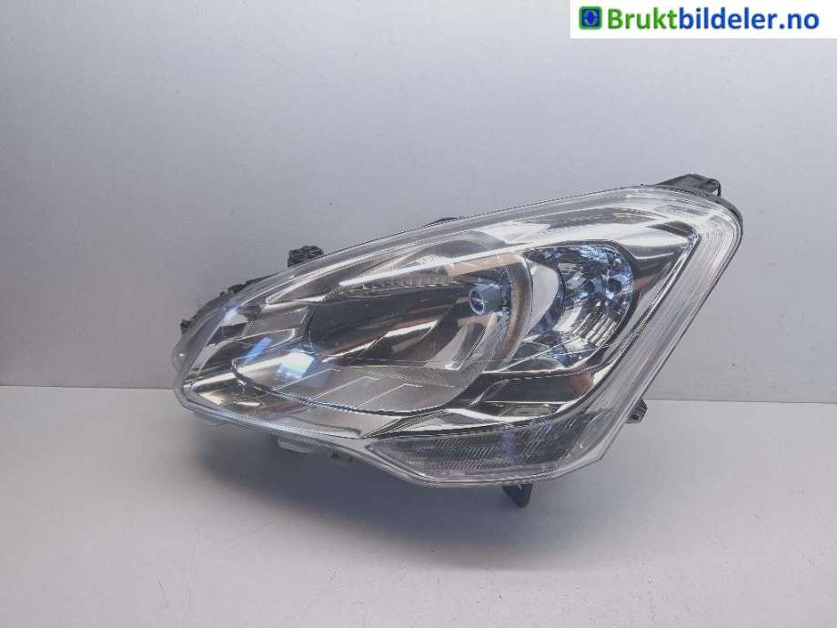 Frontlykt venstre halogen til Peugeot Partner 2015-2019 (Type II, Fase 2)  (PEUGEOT|9682828280|89318031|6208 K6)