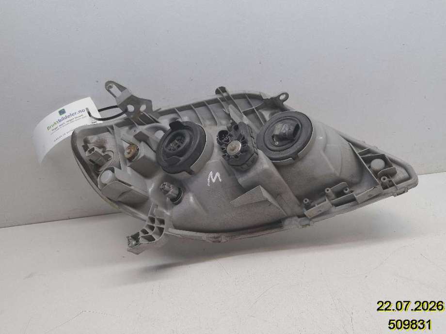 Frontlykt venstre halogen til Toyota Corolla 2002-2007 (TOYOTA|8117002190|)