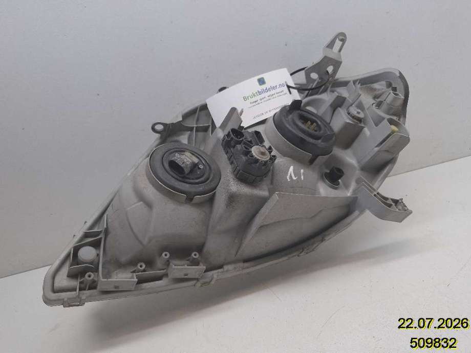 Frontlykt høyre halogen til Toyota Corolla 2002-2007  (TOYOTA|8113002180|)
