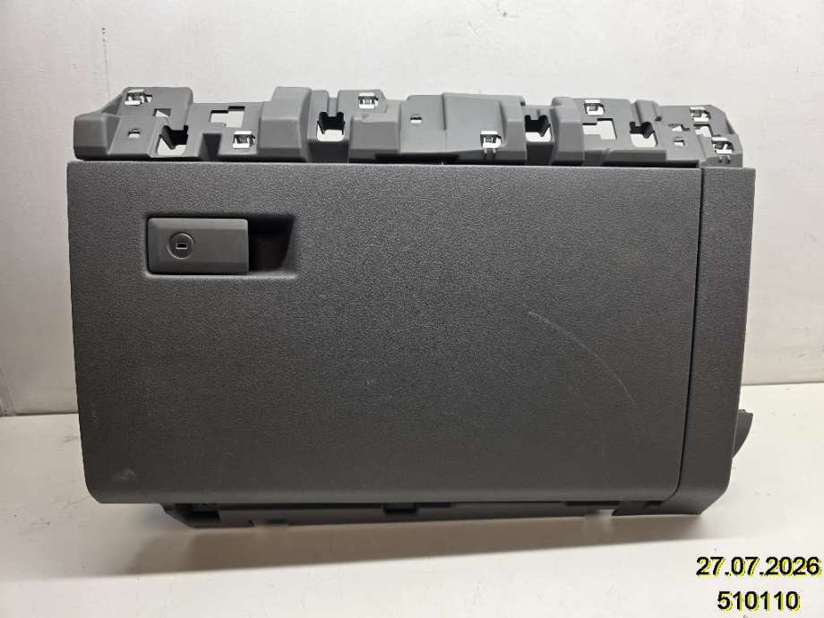 Hanskerom til VW Transporter / Caravelle 2019-->> (T6.1) (T6.1) (VOLKSWAGEN|7L1 858 007 B|)