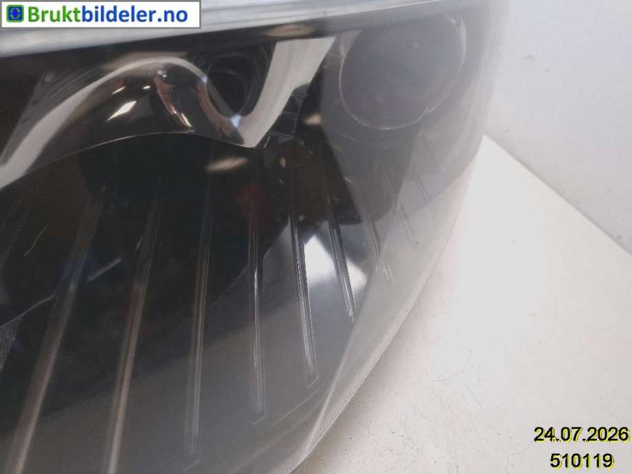 Frontlykt venstre xenon til Škoda Octavia 2013-2016 (Type III, Fase 1)  (SKODA|5E1 941 015 B|0 301 272 283 00|)