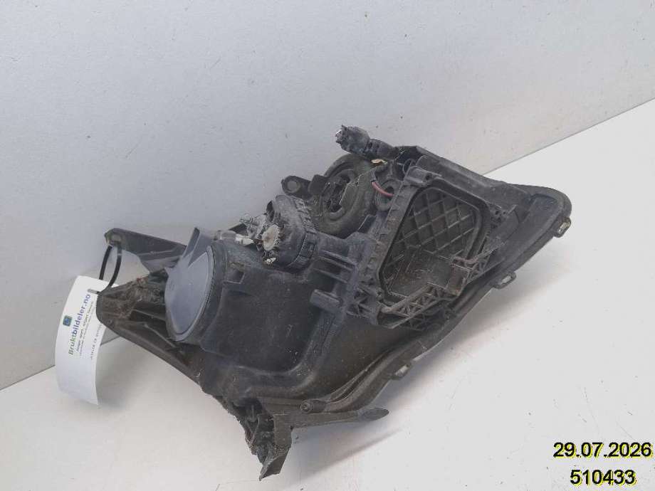 Frontlykt venstre halogen til Toyota Avensis 2003-2008 (Type II)  (TOYOTA|8107005250|)