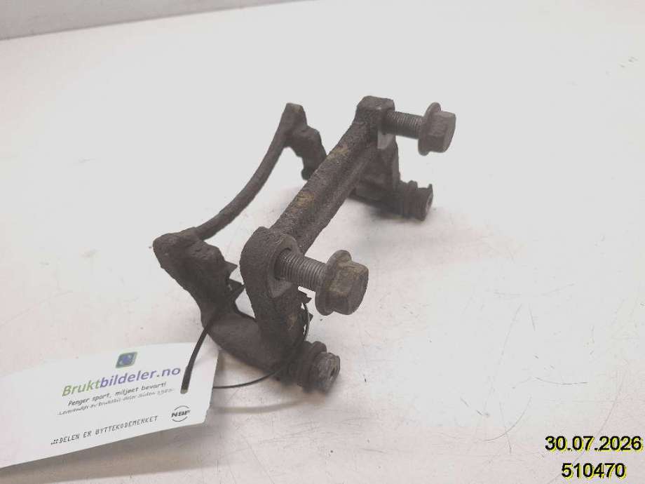 Bremsecaliper brakett til VW Transporter / Caravelle, 2009-2015 (Fase 2) (T5) (T5) (VOLKSWAGEN|7H0 615 425 A)
