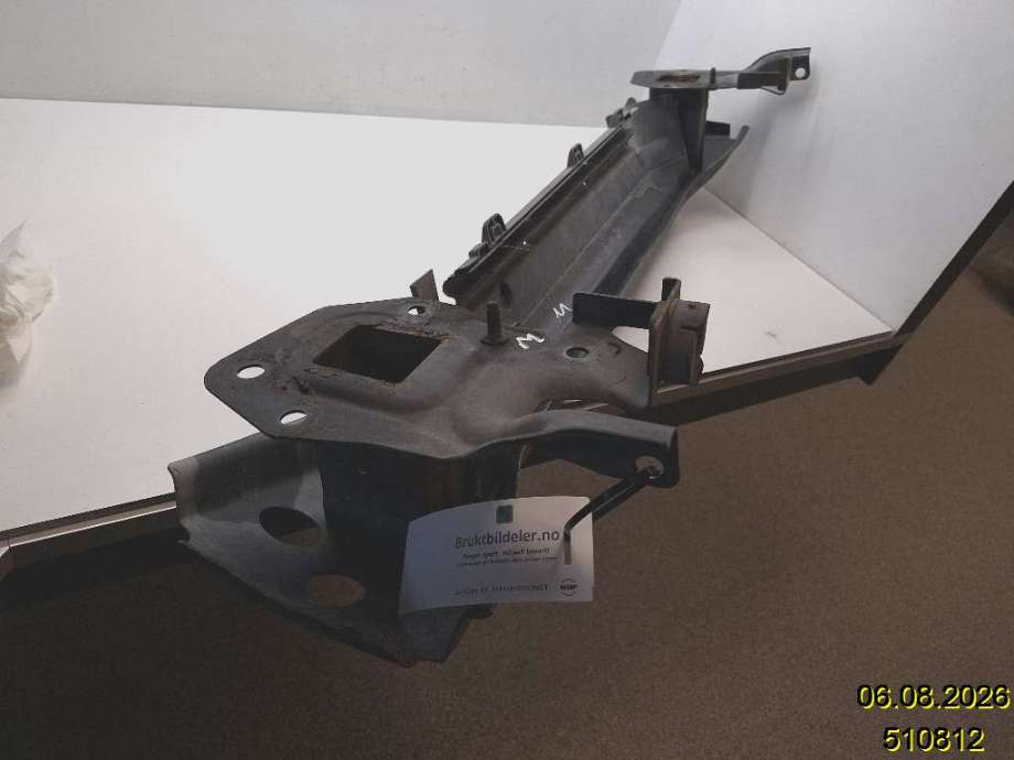 Støtfangerforsterkning foran til VW Transporter / Caravelle 2009-2015 (Fase 2) (T5) (T5) (VOLKSWAGEN|7E0 807 109 D|)