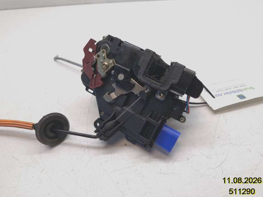 Låsekasse høyre foran til Audi A8 2003-2010 (Type II)  (AUDI|4E1 837 016|)
