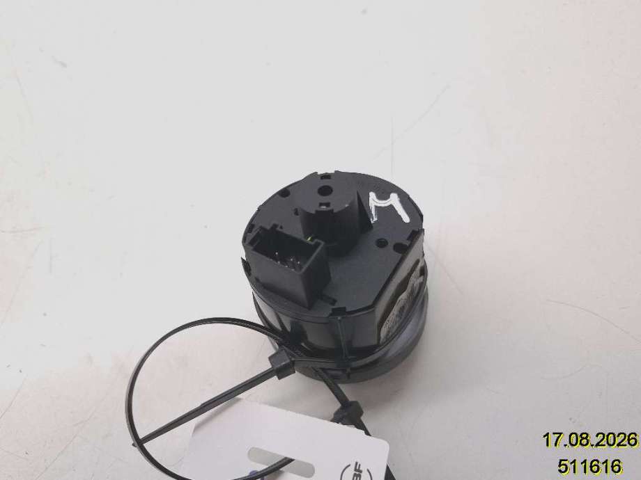Bryter lys til VW Golf VI 2008-2012  (VOLKSWAGEN|3C8 941 431 C|)