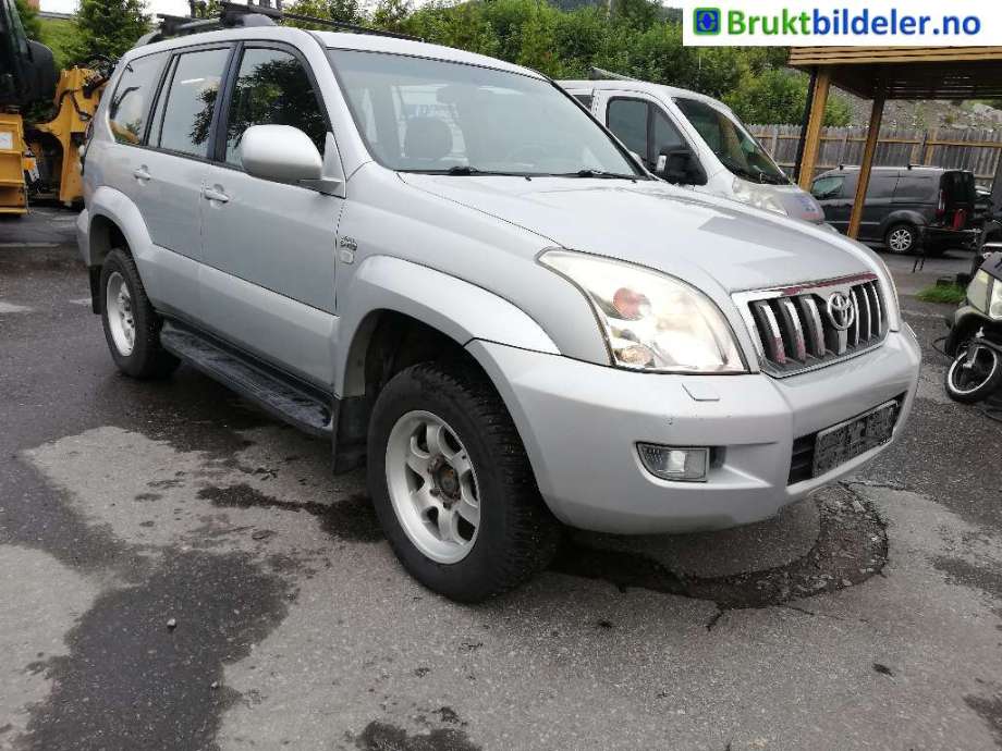 Skjerm høyre foran til Toyota Land Cruiser 120, 2002-2009  (TOYOTA|)