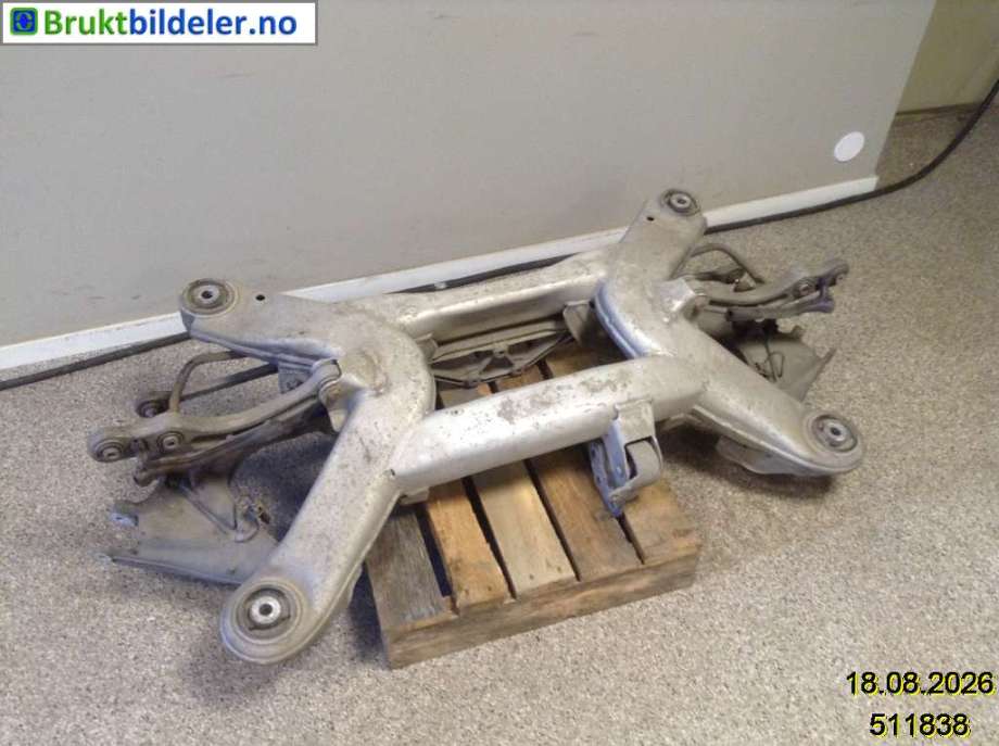 Travers bak til Audi A8 2003-2010 (Type II) (AUDI|4E0 505 235 H|)