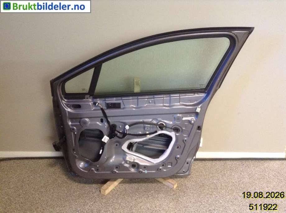 Dør høyre foran til Renault Clio 2012-2016 (Type IV, Fase 1)  (801008302R|)