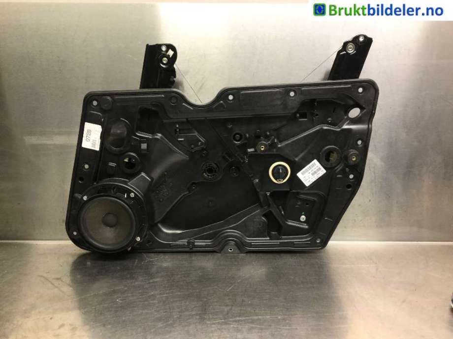 Ruteheis til VW Golf VI 2008-2012 (VOLKSWAGEN|5K1 837 730 AA|)