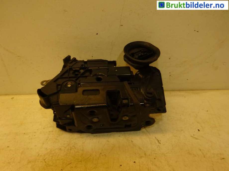 Låsekasse høyre bak til VW Golf VI 2008-2012 (VOLKSWAGEN|5K4 839 016 H|)