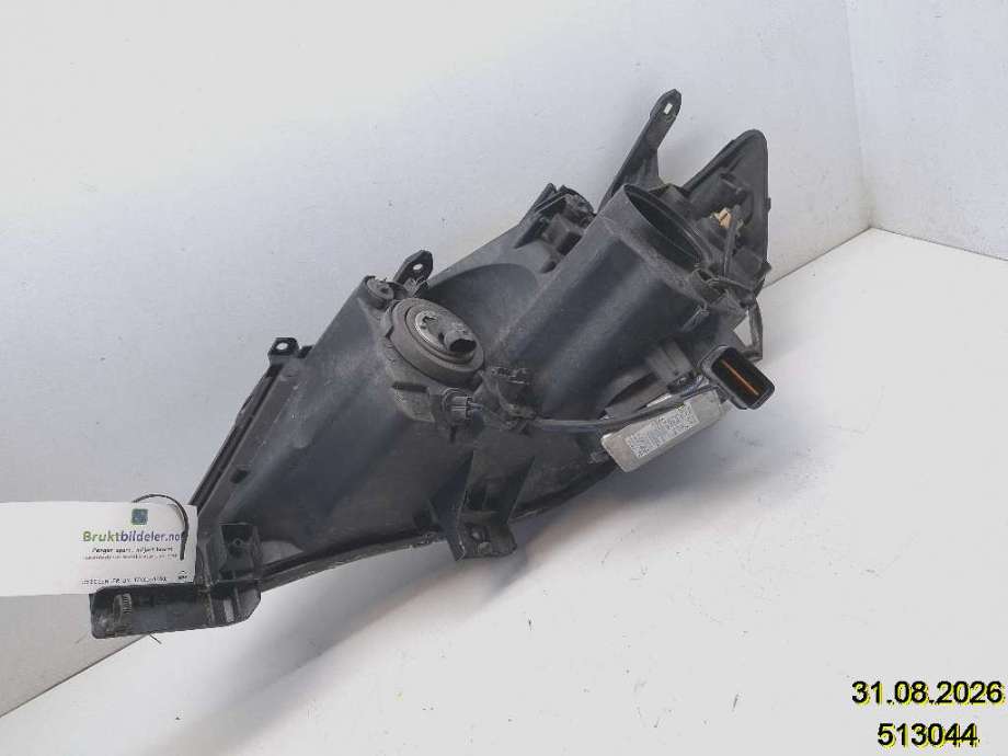 Frontlykt høyre xenon til Mitsubishi Outlander 2007-2010 (Type II, Fase 1) (8301A162|)