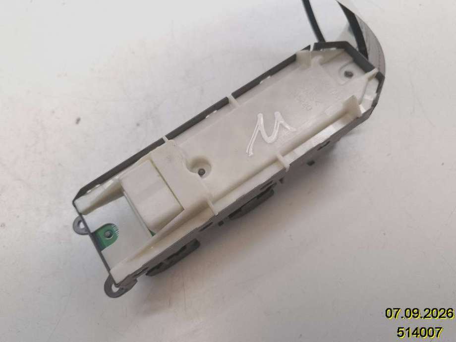 Bryter ruteheis til Toyota Auris 2015-2019 (Type II, Fase 2)  (8404002120|515220|)