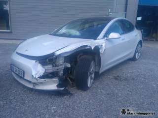 Tesla Model 3,   (|1521468-00-B)
