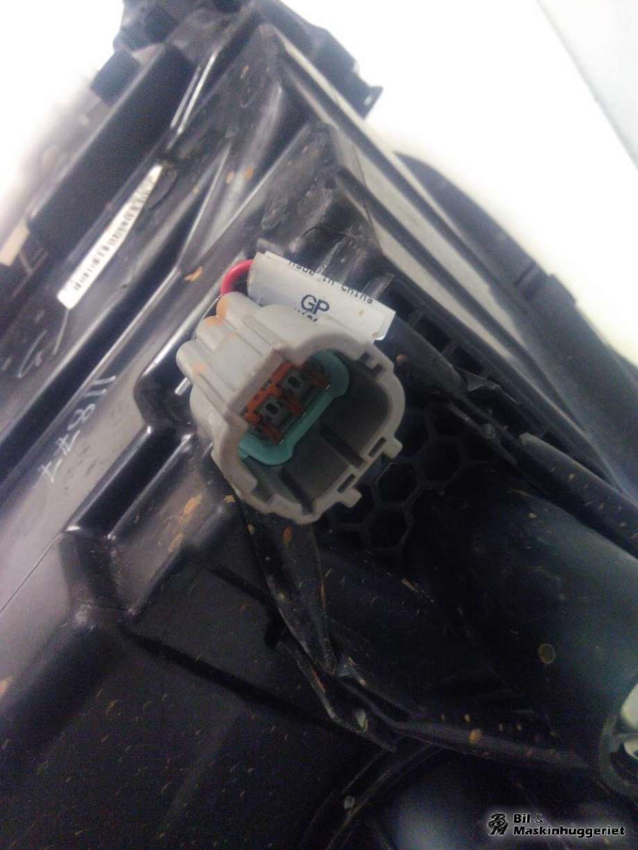 Frontlykt høyre halogen til Nissan Leaf 2011-2017 (Type I)  (VALEO|260109RB0A|)