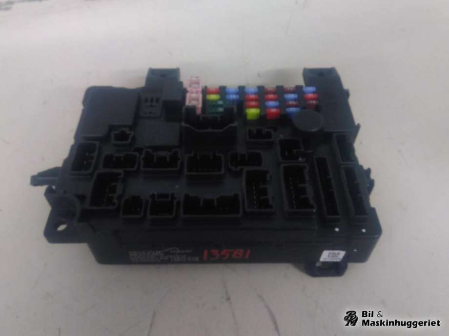 Sikringsboks kupe til Mitsubishi Outlander 2012-2015 (Type III, Fase 1)  (8637A867|83637A860|)