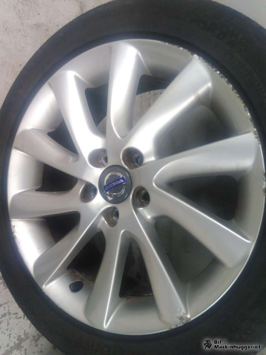 Hjulsett aluminium sommer til Volvo V60 2010-2013 (Type I, Fase 1) (BESTDRIVE OG DELINTE|31414838| 5X108 7X17 ET50 CB63|4 215/50-17 95W|PROD. 46/2020 OG 05/2021|MØNSTER 2X 5MM OG 2X 4|5MM)