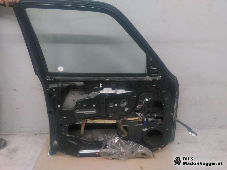 Dør venstre foran til Nissan Patrol 1998-2004 (Fase 1) (Y61) (Y61) (H0101VB200|)