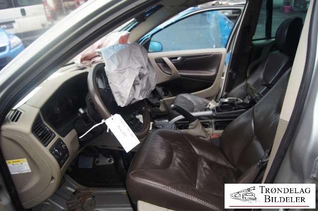 Volvo XC70 2001-2004 (Type I, Fase 1) , Motorkode: D5244T, Girkassekode: 5-AUT 4WD / AW50/51 AWD