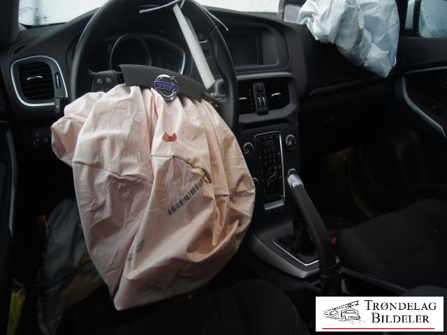 Volvo V40 2012-2019 , Motorkode: D4162T, Girkassekode: 6-MAN 2WD / B6