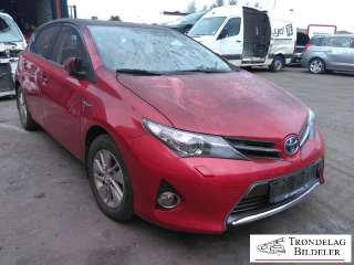 Toyota Auris,   (|2ZR-FXE)