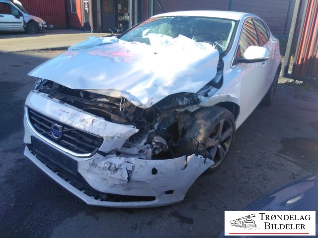 Volvo V40 2012-2019 , Motorkode: D4162T, Girkassekode: 6-MAN 2WD / B6