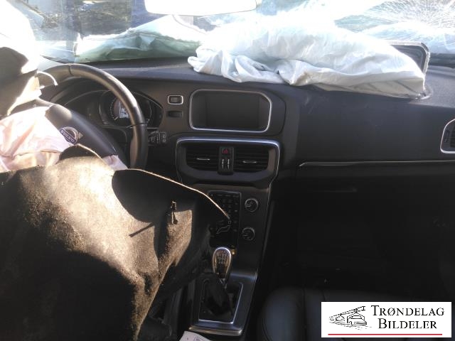 Volvo V40 2012-2019 , Motorkode: D4162T, Girkassekode: 6-MAN 2WD / B6