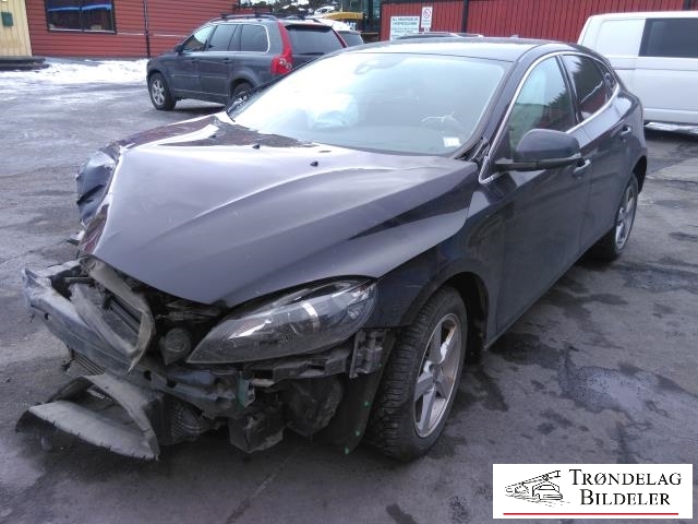 Volvo V40 2012-2019 , Motorkode: D4204T8, Girkassekode: 6-MAN 2WD / M66