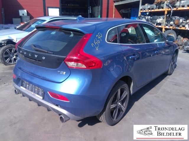 Volvo V40 2012-2019 , Motorkode: B4204T38, Girkassekode: 6-MAN 2WD / M76