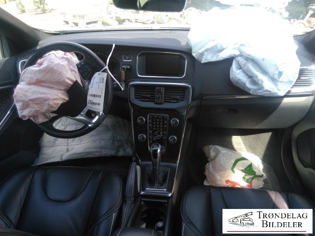 Volvo V40 2012-2019 , Motorkode: B4204T38, Girkassekode: 6-MAN 2WD / M76
