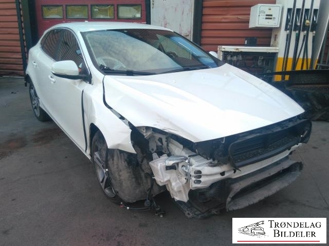 Volvo V40 2012-2019 , Motorkode: D4204T8, Girkassekode: 6-MAN 2WD / M76
