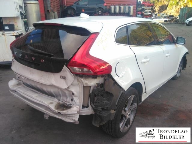 Volvo V40 2012-2019 , Motorkode: D4204T8, Girkassekode: 6-MAN 2WD / M76