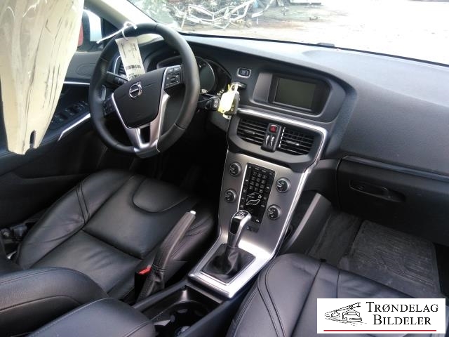 Volvo V40 2012-2019 , Motorkode: D4204T8, Girkassekode: 6-MAN 2WD / M76