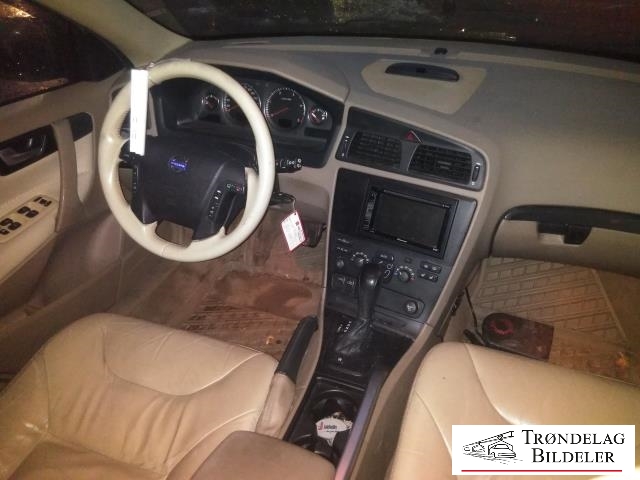 Volvo XC70 2001-2004 (Type I, Fase 1) , Motorkode: D5244T, Girkassekode: 5-AUT 4WD / AW50/51 AWD