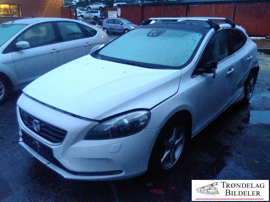 Volvo V40 2012-2019 , Motorkode: D4162T, Girkassekode: 6-MAN 2WD / B6