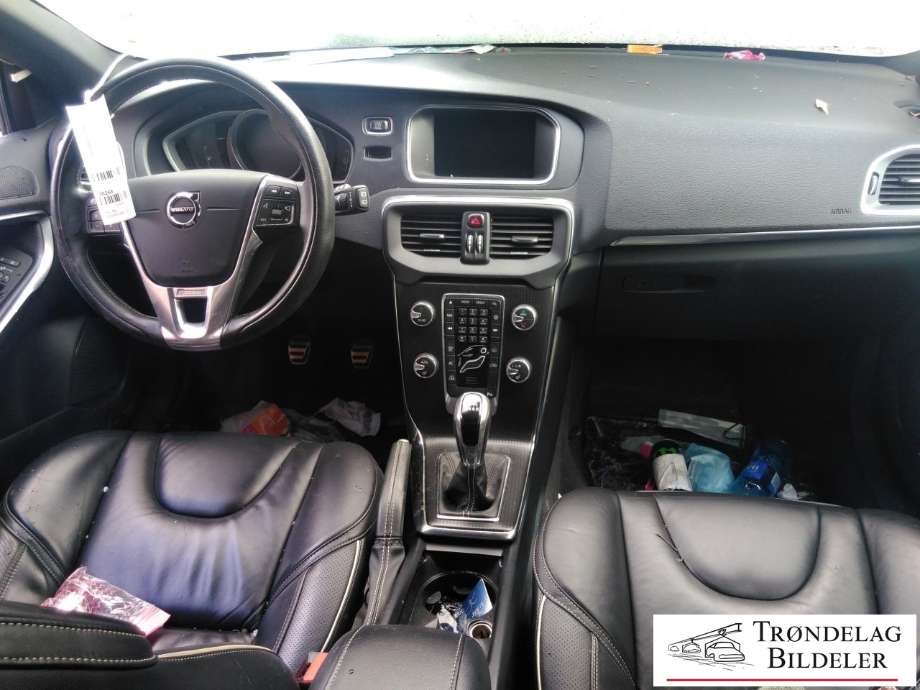 Volvo V40 2012-2019 , Motorkode: D4204T8, Girkassekode: 6-MAN 2WD / M76