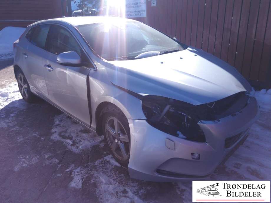 Volvo V40 2012-2019 , Motorkode: D4162T, Girkassekode: 6-MAN 2WD / B6