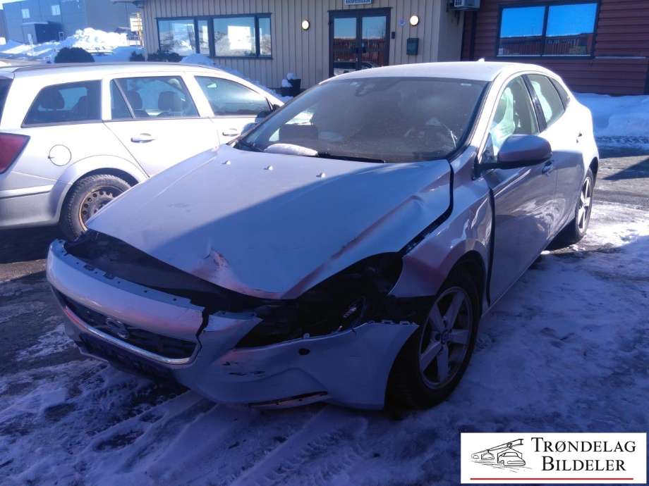 Volvo V40 2012-2019 , Motorkode: D4162T, Girkassekode: 6-MAN 2WD / B6