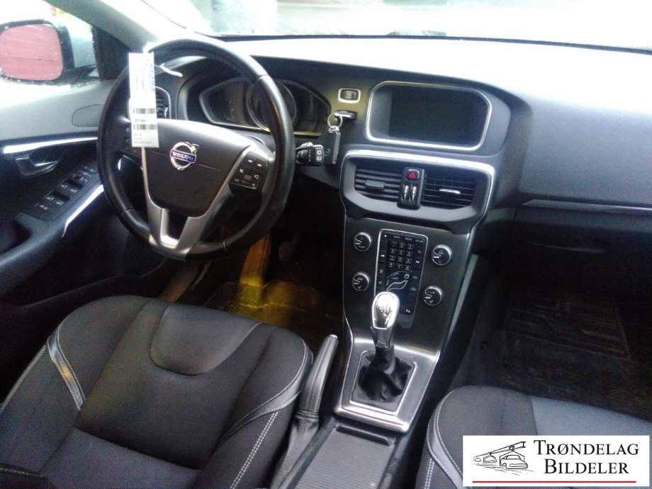 Volvo V40 2012-2019 , Motorkode: D4162T, Girkassekode: 6-MAN 2WD / B6