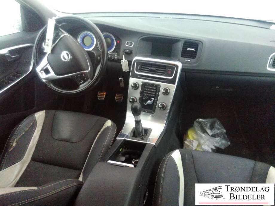 Volvo V60 2010-2013 (Type I, Fase 1) , Motorkode: D4162T, Girkassekode: 6-MAN 2WD / MMT6
