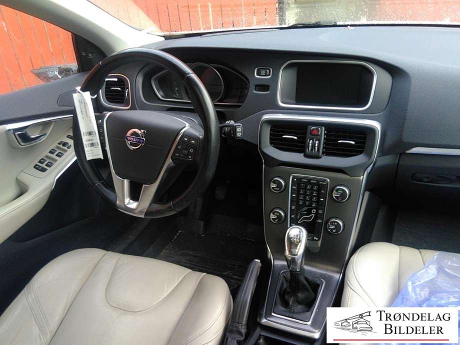 Volvo V40 2012-2019 , Motorkode: D4162T, Girkassekode: 6-MAN 2WD / B6