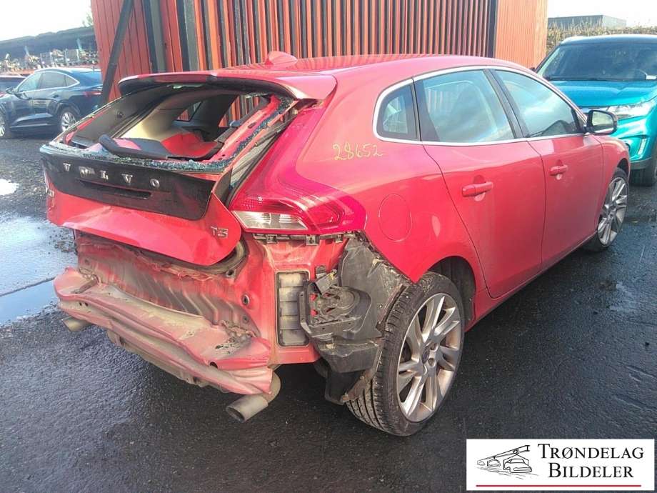 Volvo V40 2012-2019 , Motorkode: B4164T3, Girkassekode: 6-MAN 2WD / B6
