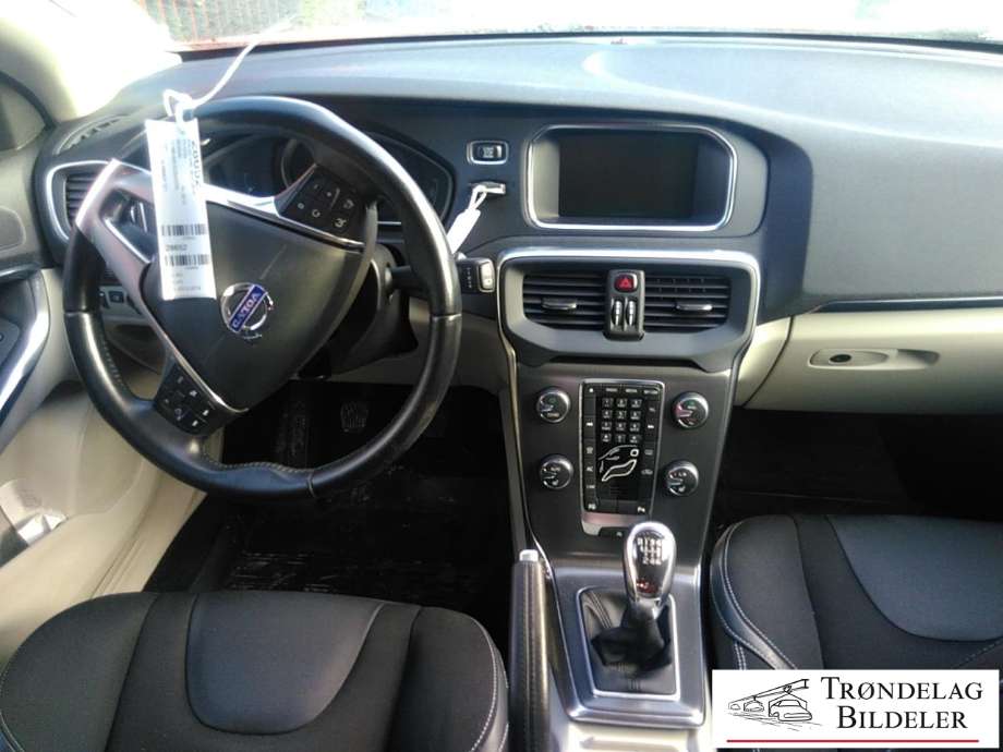 Volvo V40 2012-2019 , Motorkode: B4164T3, Girkassekode: 6-MAN 2WD / B6