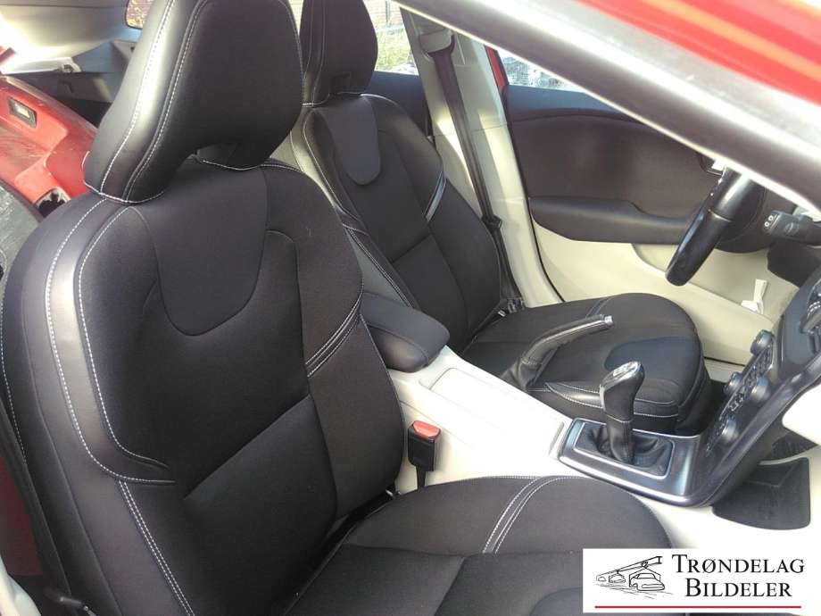 Volvo V40 2012-2019 , Motorkode: B4164T3, Girkassekode: 6-MAN 2WD / B6