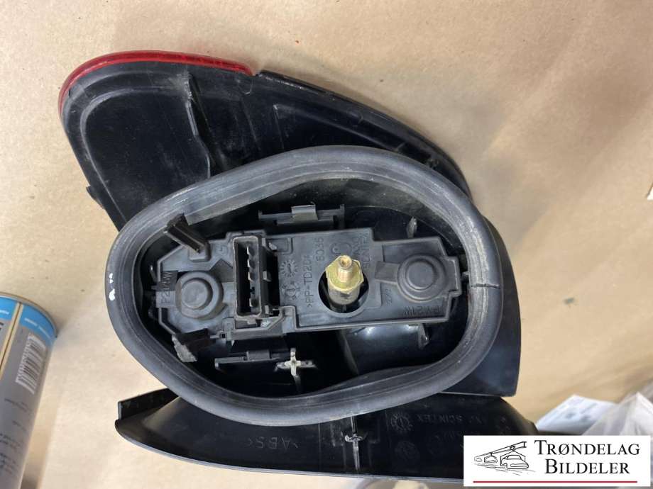 Baklykt venstre til Peugeot 406 1999-2004 (Fase 2)  (6350 H5|)