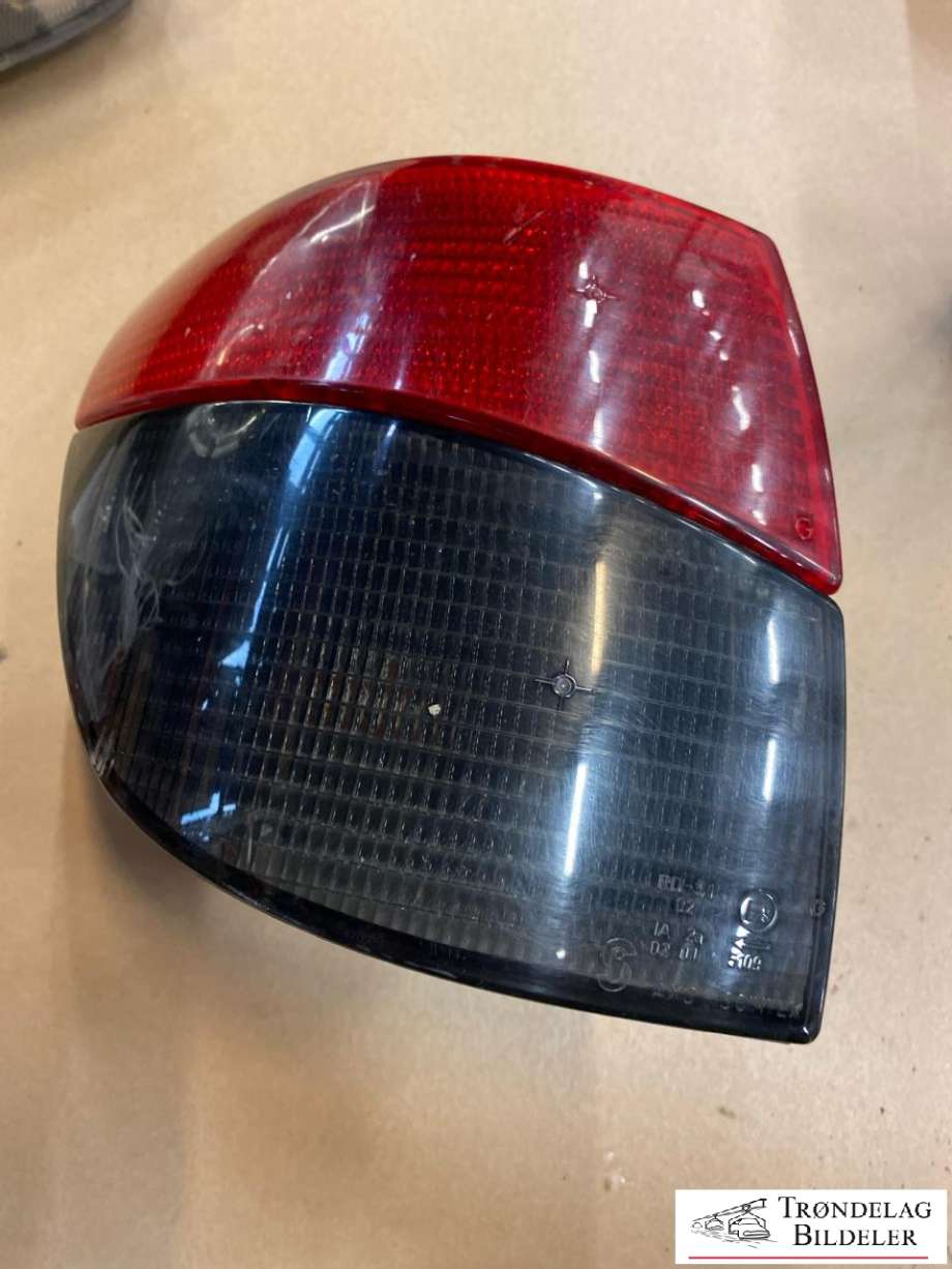 Baklykt venstre til Peugeot 406 1999-2004 (Fase 2)  (6350 H5|)