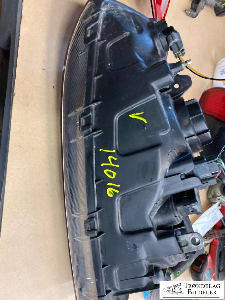 Frontlykt venstre halogen til Hyundai Elantra 2000-2007 (Type III) (92103 2D520|)